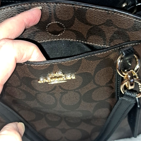 Coach Classic Signature Bag - Picture 4 of 10